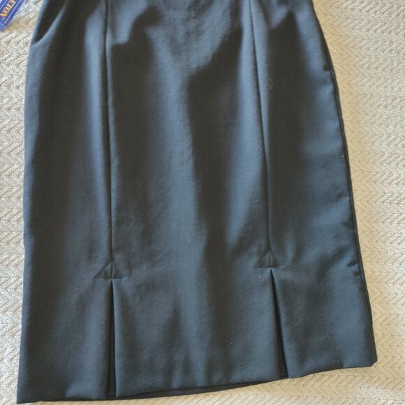 Pendleton Wool Skirt lined, side zipper, back slits. - Picture 3 of 15